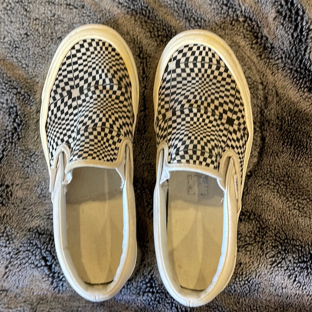 Black and white slip on kids Vans